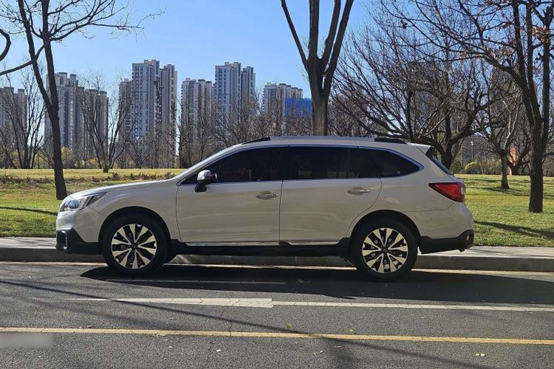 Used Subaru Outback 2015 2.5i Sport Navigation Edition Exterior 3