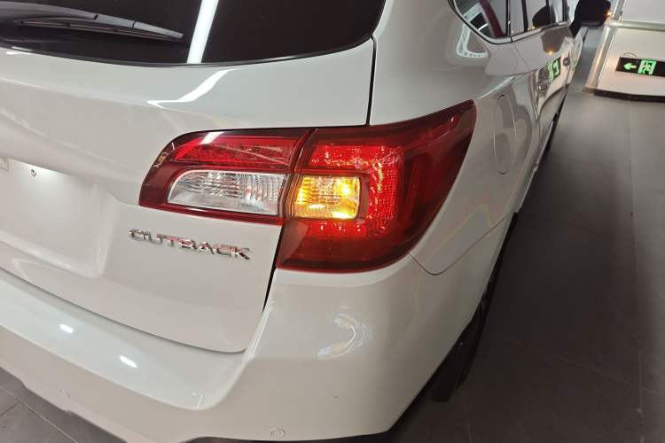 Used Subaru Outback 2015 2.5i Sport Navigation Edition Exterior 3
