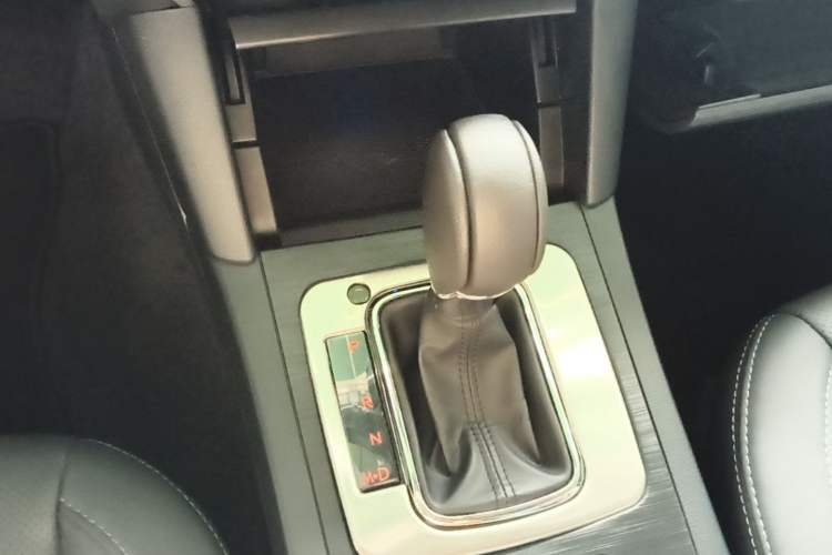 Used Subaru Outback 2015 2.5i Sport Navigation Edition Gear Lever