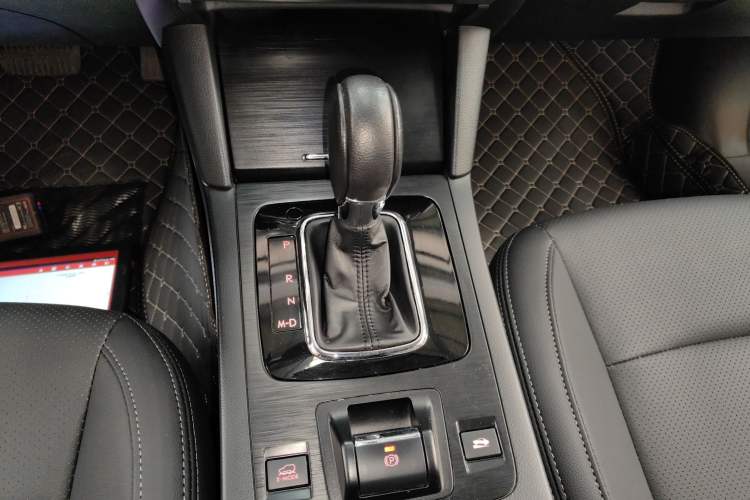 Used Subaru Outback 2015 2.5i Classic Edition Gear Lever