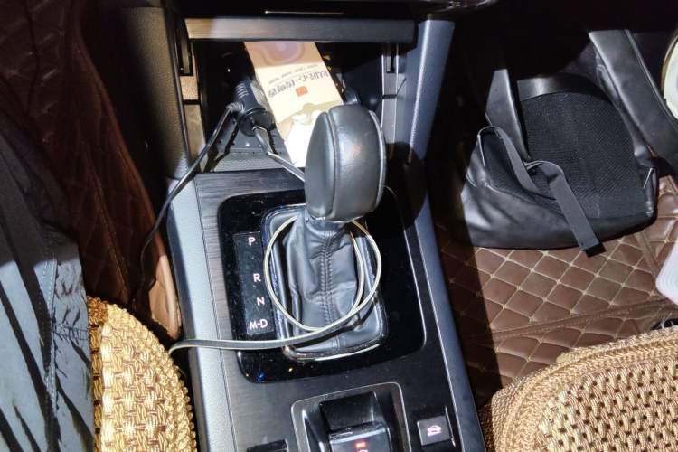 Used Subaru Outback 2015 2.5i Sport Navigation Edition Gear Lever