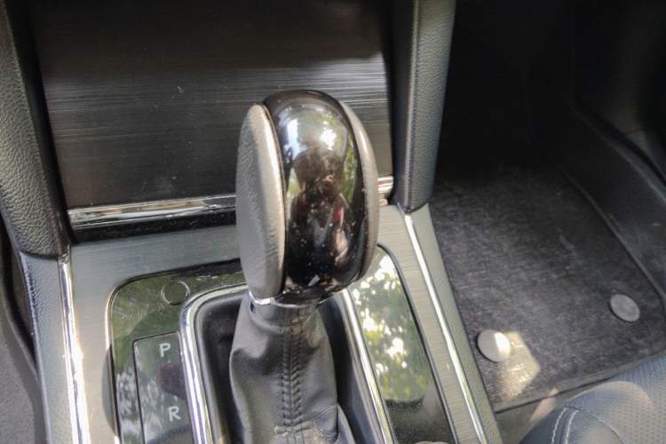 Used Subaru Outback 2015 2.5i Sport Navigation Edition Gear Lever