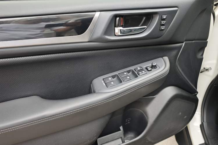 Used Subaru Outback 2015 2.5i Sport Navigation Edition Interior 12