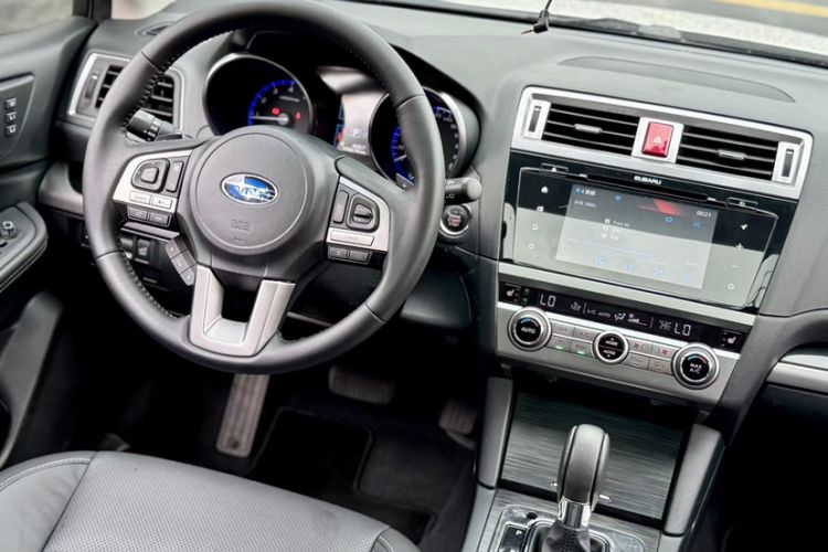 Used Subaru Outback 2015 2.5i Sport Navigation Edition Interior 2