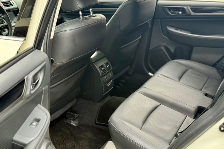 Used Subaru Outback 2015 2.5i Sport Navigation Edition Interior 3
