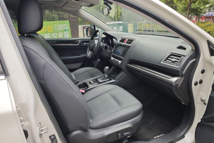 Used Subaru Outback 2015 2.5i Sport Navigation Edition Interior 3