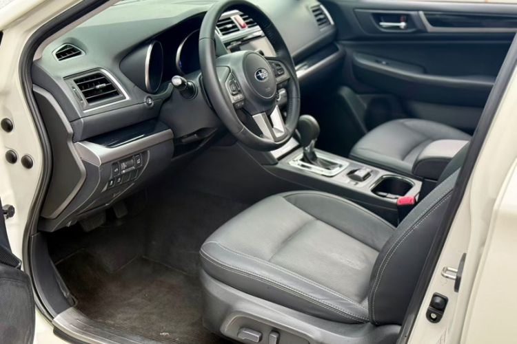 Used Subaru Outback 2015 2.5i Sport Navigation Edition Interior 4