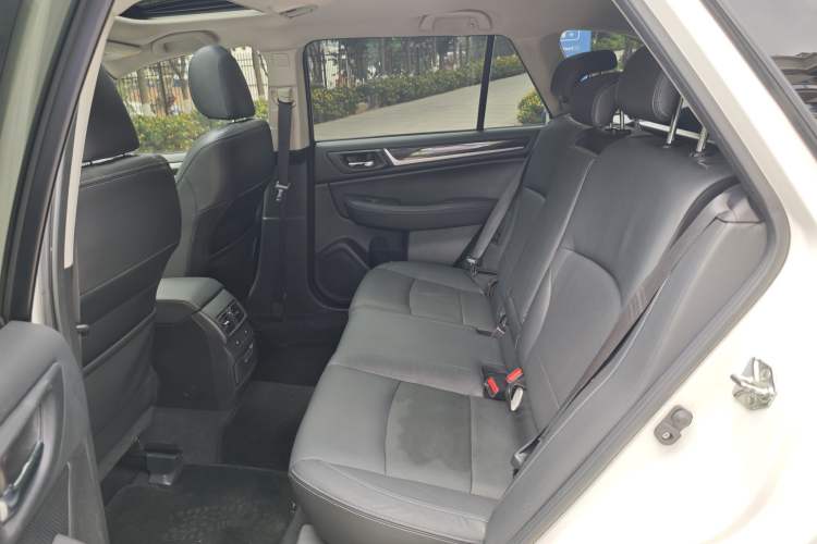 Used Subaru Outback 2015 2.5i Sport Navigation Edition Interior 5