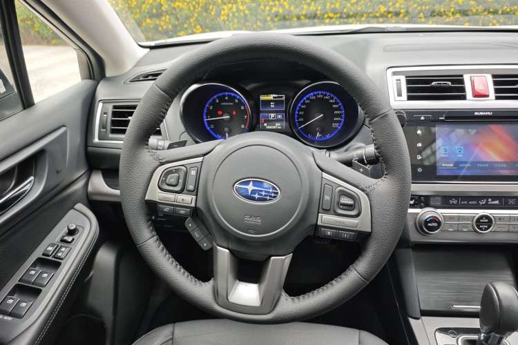 Used Subaru Outback 2015 2.5i Sport Navigation Edition Interior 7