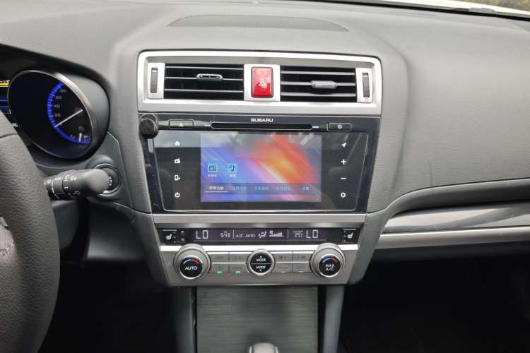 Used Subaru Outback 2015 2.5i Sport Navigation Edition Interior 8