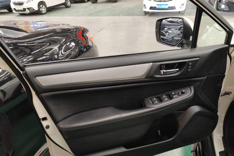 Used Subaru Outback 2015 2.5i Classic Edition Left Front Door Interior
