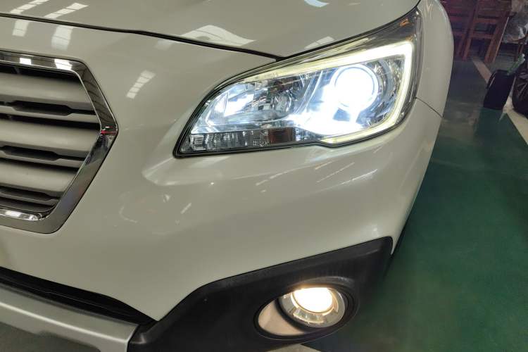 Used Subaru Outback 2015 2.5i Classic Edition Left Front Headlight