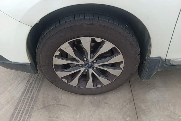 Used Subaru Outback 2015 2.5i Sport Navigation Edition Left Front Wheel Hub