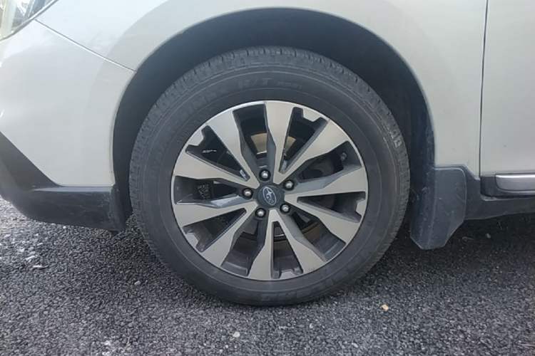 Used Subaru Outback 2015 2.5i Sport Navigation Edition Left Front Wheel Hub