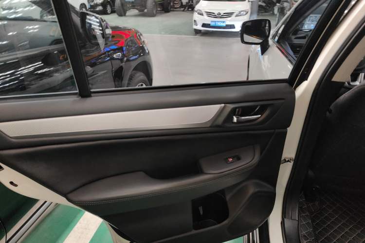 Used Subaru Outback 2015 2.5i Classic Edition Left Rear Door Interior