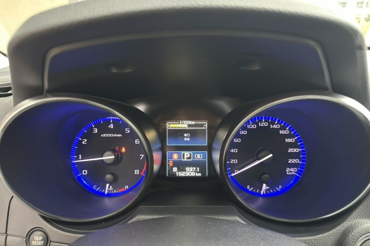 Used Subaru Outback 2015 2.5i Luxury Navigation Edition Odometer Close Up