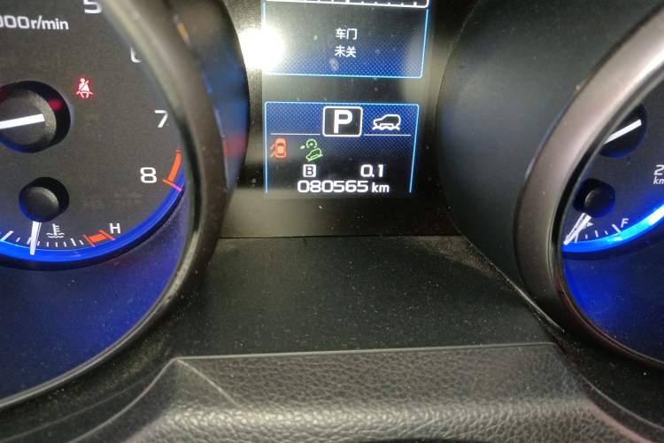 Used Subaru Outback 2015 2.5i Sport Navigation Edition Odometer Close Up