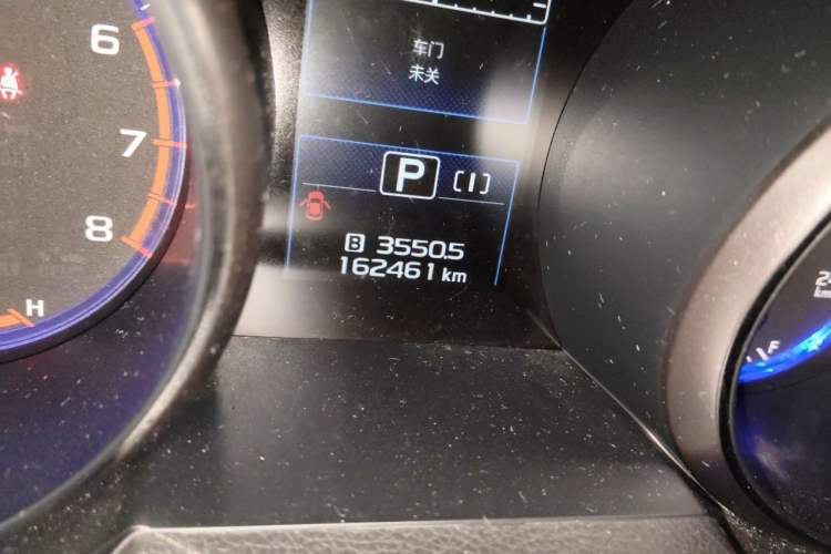 Used Subaru Outback 2015 2.5i Sport Navigation Edition Odometer Close Up