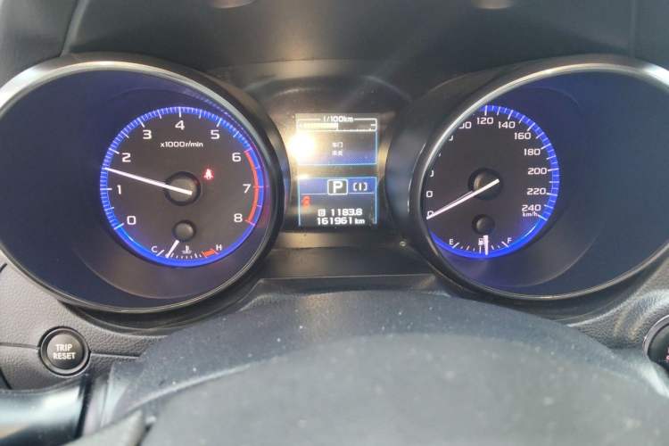 Used Subaru Outback 2015 2.5i Sport Navigation Edition Odometer Close Up