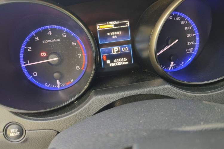 Used Subaru Outback 2015 2.5i Sport Navigation Edition Odometer Close Up