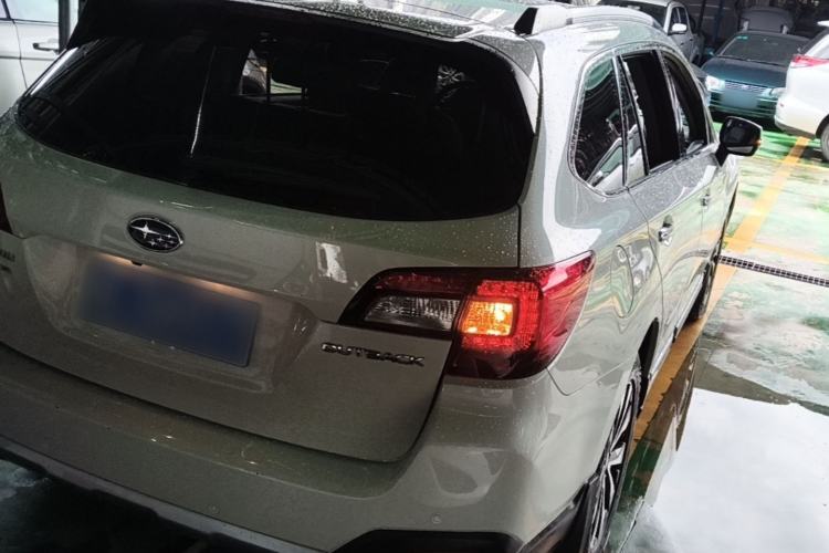 Used Subaru Outback 2015 2.5i Sport Navigation Edition Rear Right 45 Deg