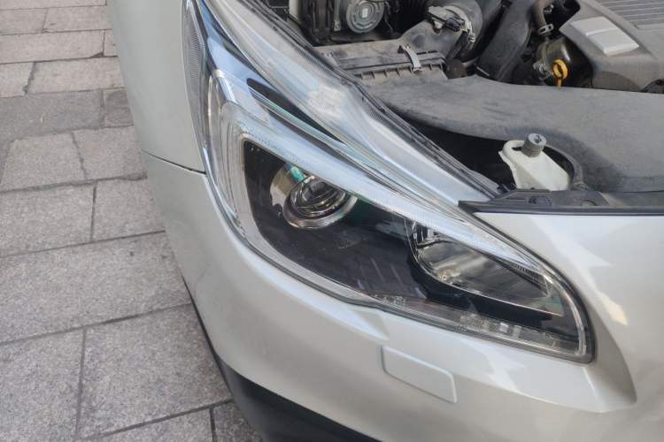 Used Subaru Outback 2015 2.5i Luxury Navigation Edition Right Front Headlight