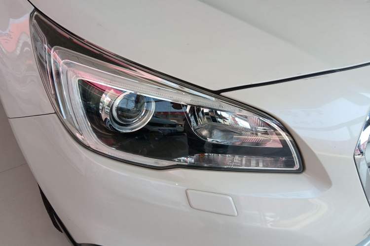 Used Subaru Outback 2015 2.5i Sport Navigation Edition Right Front Headlight