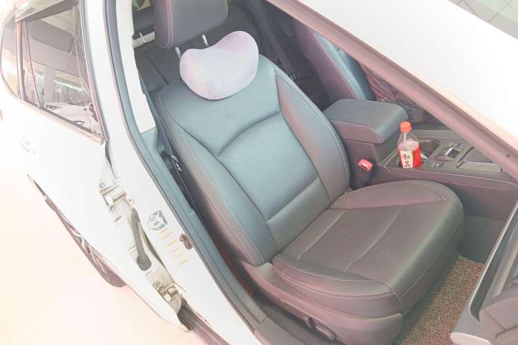 Used Subaru Outback 2015 2.5i Sport Navigation Edition Right Front Seat