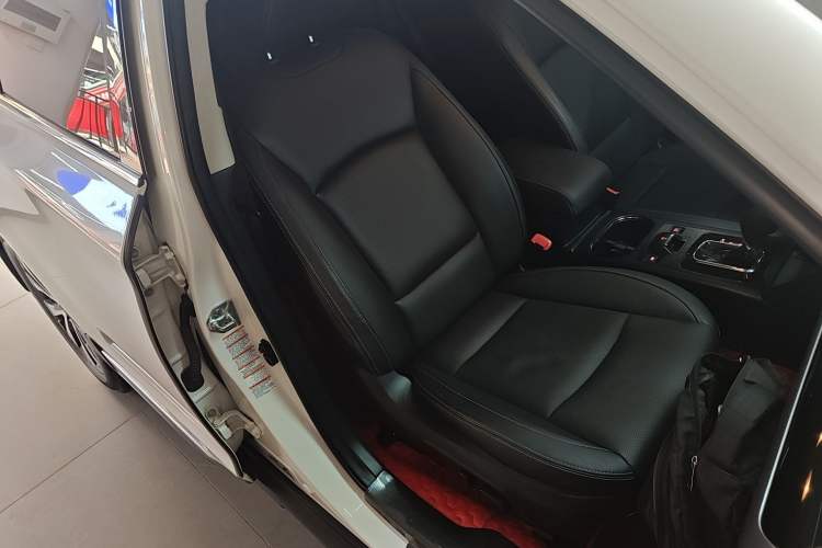 Used Subaru Outback 2015 2.5i Sport Navigation Edition Right Front Seat