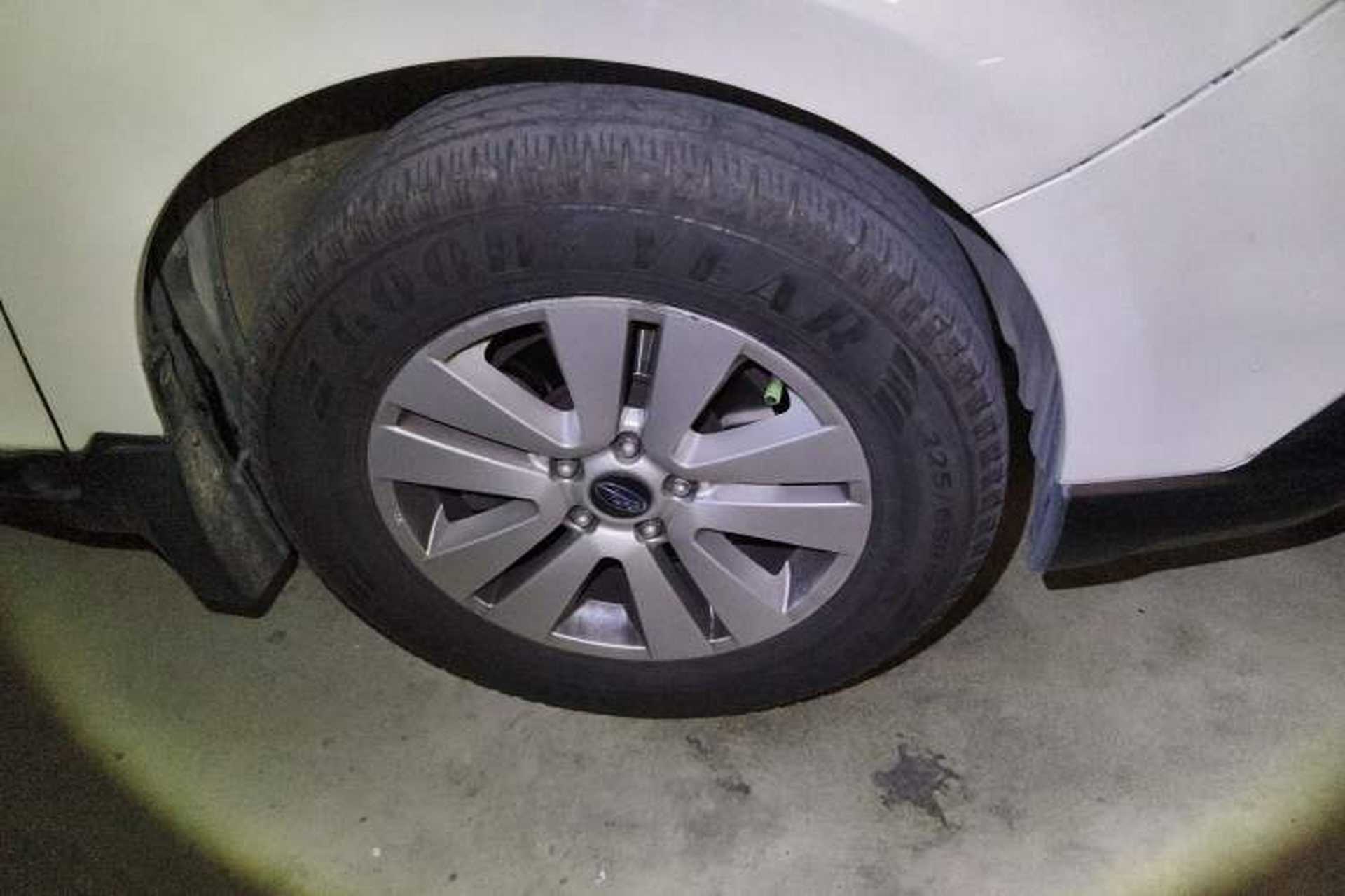 Used Subaru Outback 2015 2.5i Luxury Navigation Edition Right Front Wheel Hub
