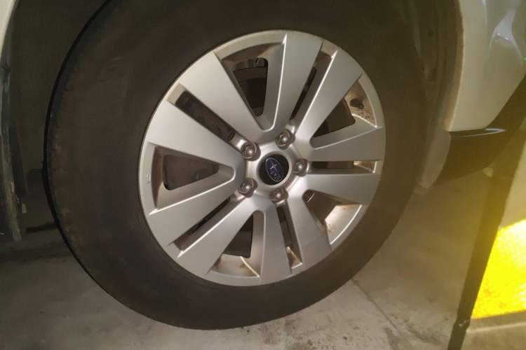 Used Subaru Outback 2015 2.5i Luxury Navigation Edition Right Front Wheel Hub