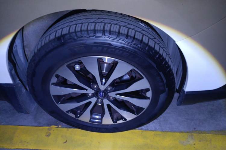 Used Subaru Outback 2015 2.5i Sport Navigation Edition Right Front Wheel Hub