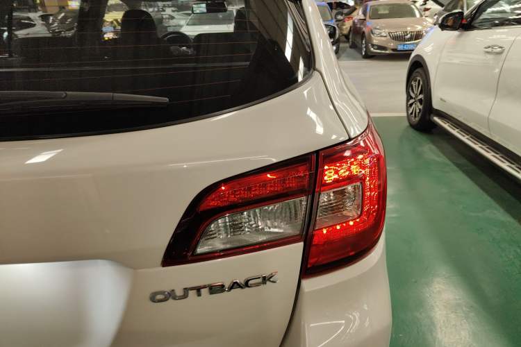 Used Subaru Outback 2015 2.5i Classic Edition Right Rear Taillight