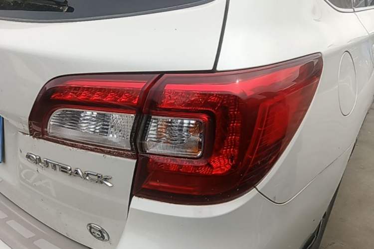 Used Subaru Outback 2015 2.5i Sport Navigation Edition Right Rear Taillight