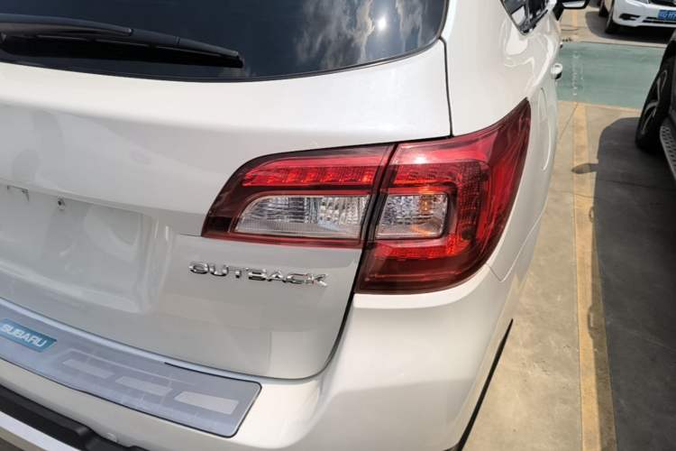 Used Subaru Outback 2015 2.5i Sport Navigation Edition Right Rear Taillight