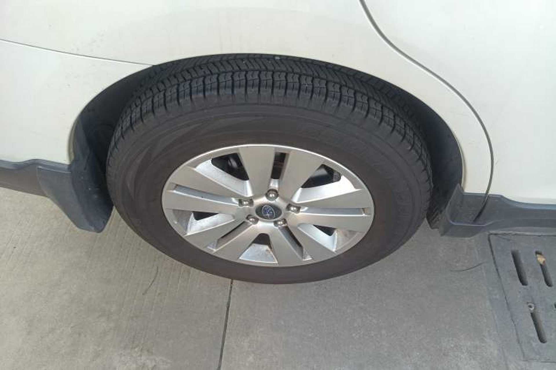 Used Subaru Outback 2015 2.5i Luxury Navigation Edition Right Rear Wheel Hub