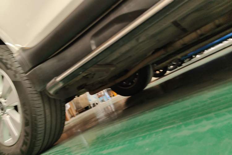 Used Subaru Outback 2015 2.5i Classic Edition Right Side Sill