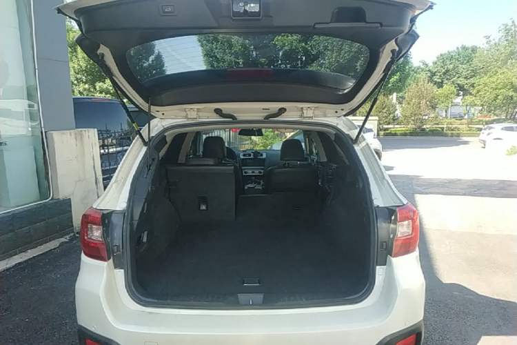 Used Subaru Outback 2015 2.5i Sport Navigation Edition Trunk