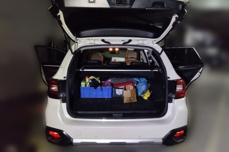 Used Subaru Outback 2015 2.5i Sport Navigation Edition Trunk