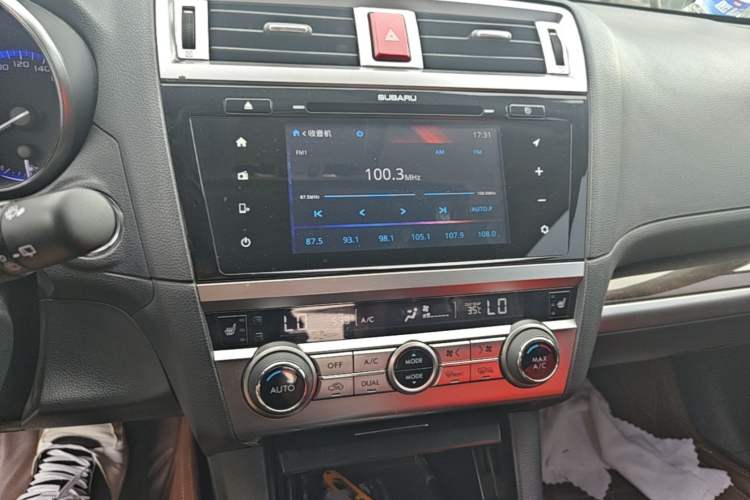 Used Subaru Outback 2015 2.5i Luxury Navigation Edition Audio And AC Panel