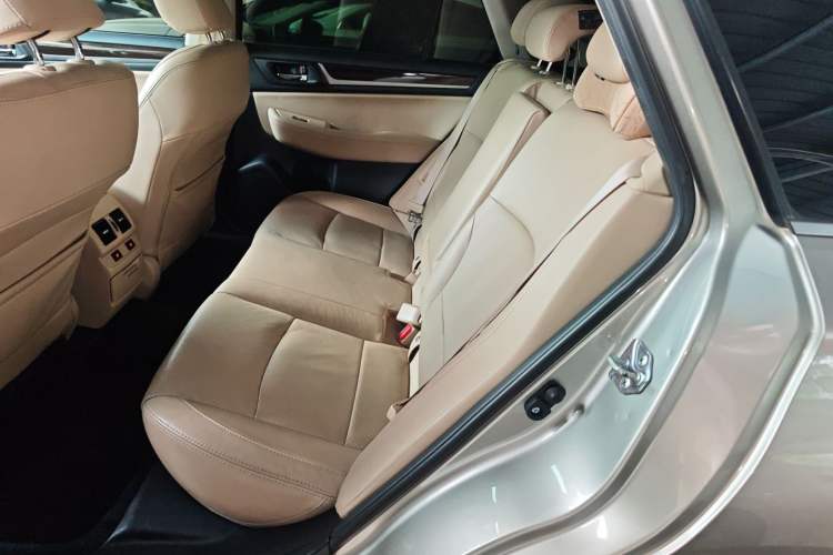 Used Subaru Outback 2015 2.5i Luxury Navigation Edition Interior 4
