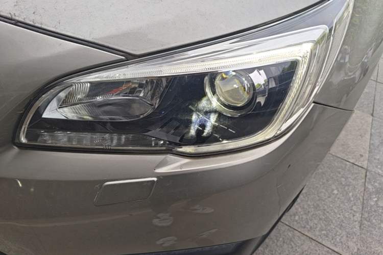 Used Subaru Outback 2015 2.5i Luxury Navigation Edition Left Front Headlight