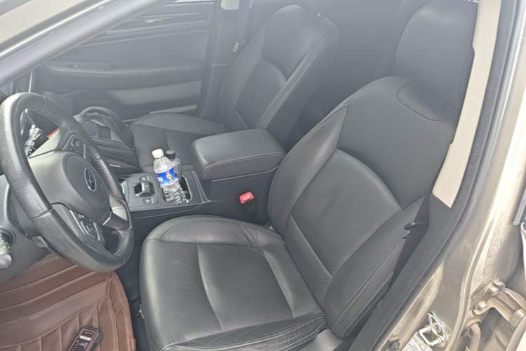 Used Subaru Outback 2015 2.5i Luxury Navigation Edition Left Front Seat