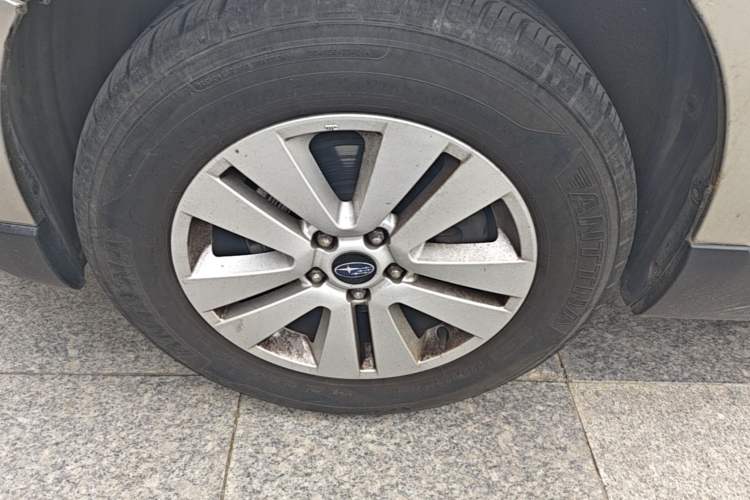 Used Subaru Outback 2015 2.5i Luxury Navigation Edition Left Front Wheel Hub