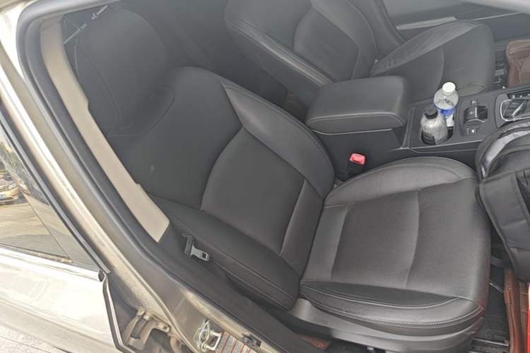 Used Subaru Outback 2015 2.5i Luxury Navigation Edition Right Front Seat