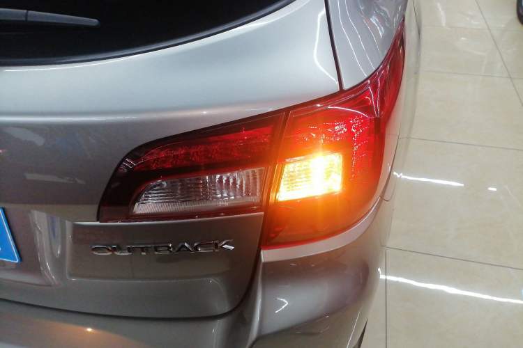 Used Subaru Outback 2015 2.5i Sport Navigation Edition Right Rear Taillight