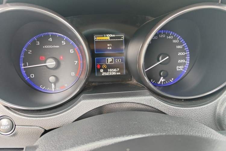 Used Subaru Outback 2016 2.5i Sport Navigation Edition Odometer Close Up
