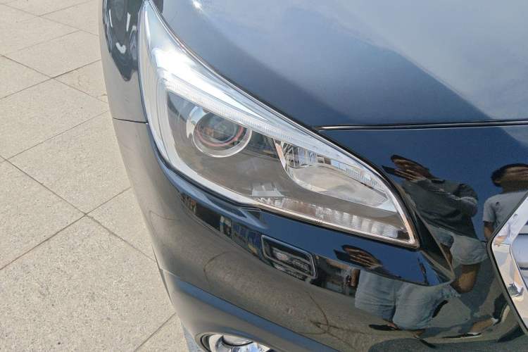 Used Subaru Outback 2016 2.5i Sport Navigation Edition Right Front Headlight