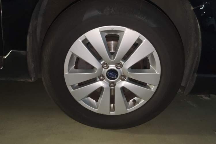 Used Subaru Outback 2016 2.5i Luxury Navigation Edition Right Front Wheel Hub