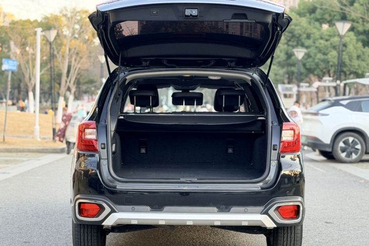 Used Subaru Outback 2016 2.5i Sport Navigation Edition Trunk